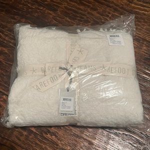 Barefoot Dreams CozyChic Placed Fringe Blanket NWT